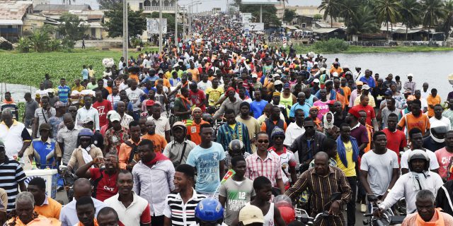 Population togolaise dans les rues