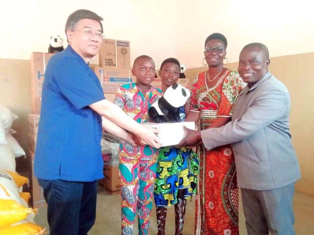 Togo : L'ambassade de Chine vient en aide à SOS village d'enfants