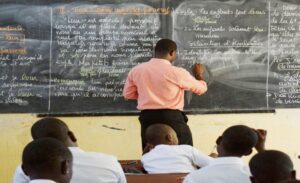 Une organisation de la place recrute trois (03) Professeur(e)s d'Anglais