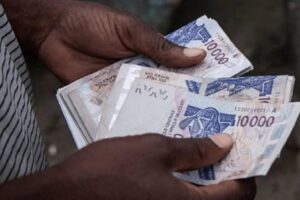 Insolite : Un agent d'une microfinance fait des "paris foot" avec l'épargne des clients