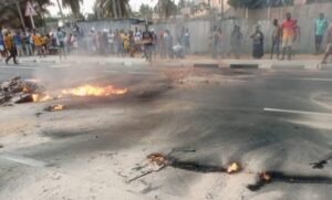 Carburant frelaté : Une course poursuite fait un mort calciné et un blessé (Photos)