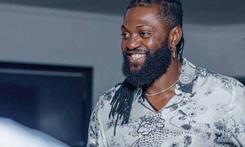 Emmanuel Adebayor reçoit une nouvelle distinction de la CAF