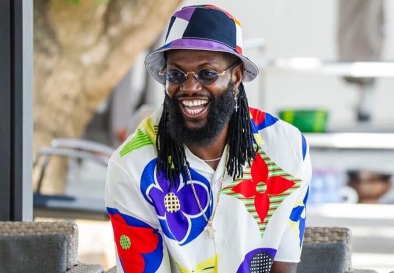 Emmanuel Adebayor partage une vidéo émouvante