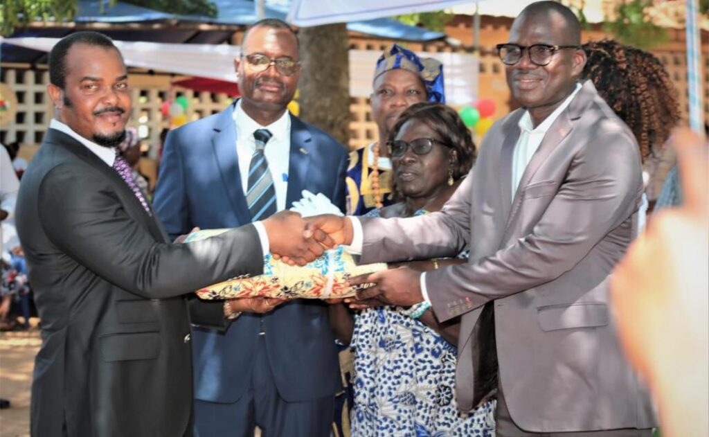 Le gouvernement fait don de matériels scolaires et informatiques au lycée Sagbado 1 WhatsApp Image 2023 06 13 at 10.00.31