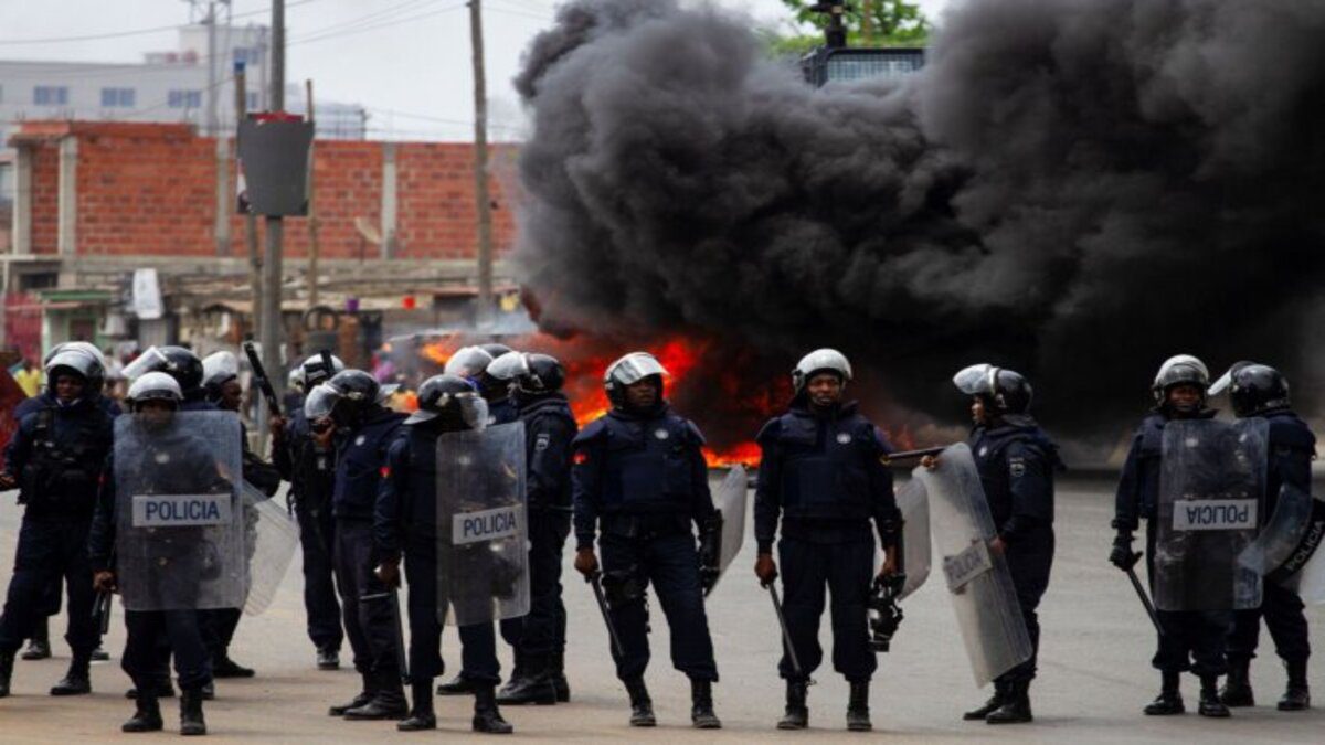 Hausse des prix pétroliers en Angola : Le ministre de l'Économie limogé suite à des manifestations meurtrières