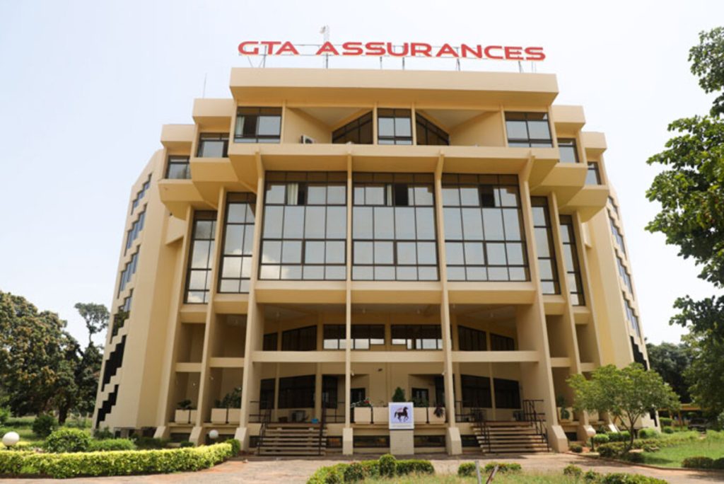 Togo : GTA Assurances offre des blocs sanitaires à deux établissements scolaires dans la Kozah