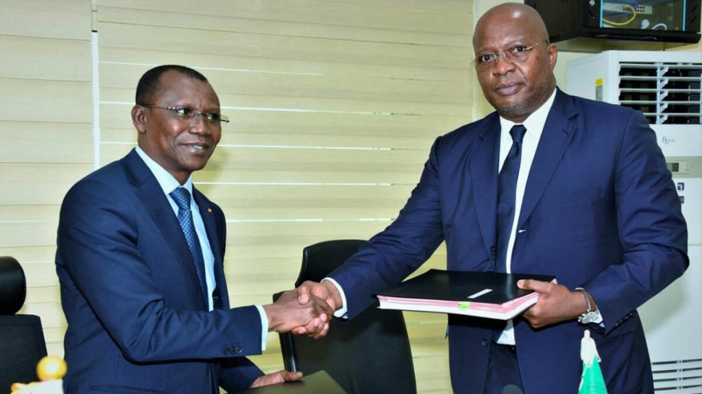 Finances : Le ministre Sani Yaya signe deux accords de prêt de dons avec la BAD