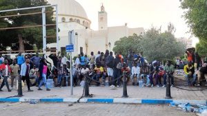 Crise en Tunisie des centaines de migrants trouvent refuge dans une mosquée
