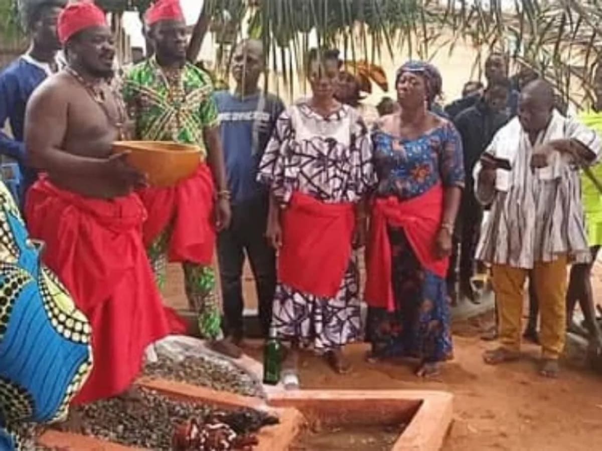 Crise au Niger : Le prêtre vodou togolais Togbui Zewouto fait appel aux ancêtres