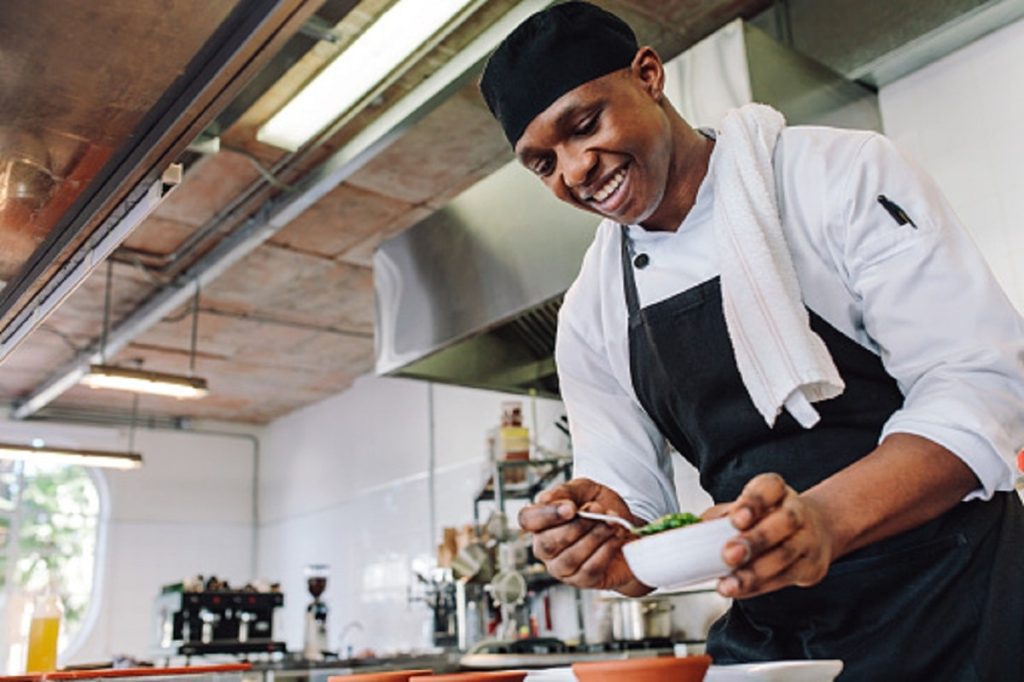 Un bar - restaurant recrute une serveuse