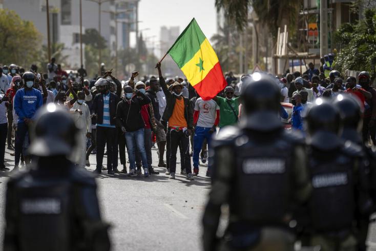 Dakar, 1er Aout 2023 ( Lomé Actu)- Des personnes ont été tuées lors de manifestations agitées qui ont éclaté au Sénégal après l'arrestation de l'opposant Ousmane Sonko, selon le ministère de l'intérieur du pays