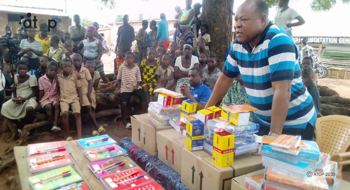 Education : Des élèves dotés de kits scolaires dans la préfecture d'Amou