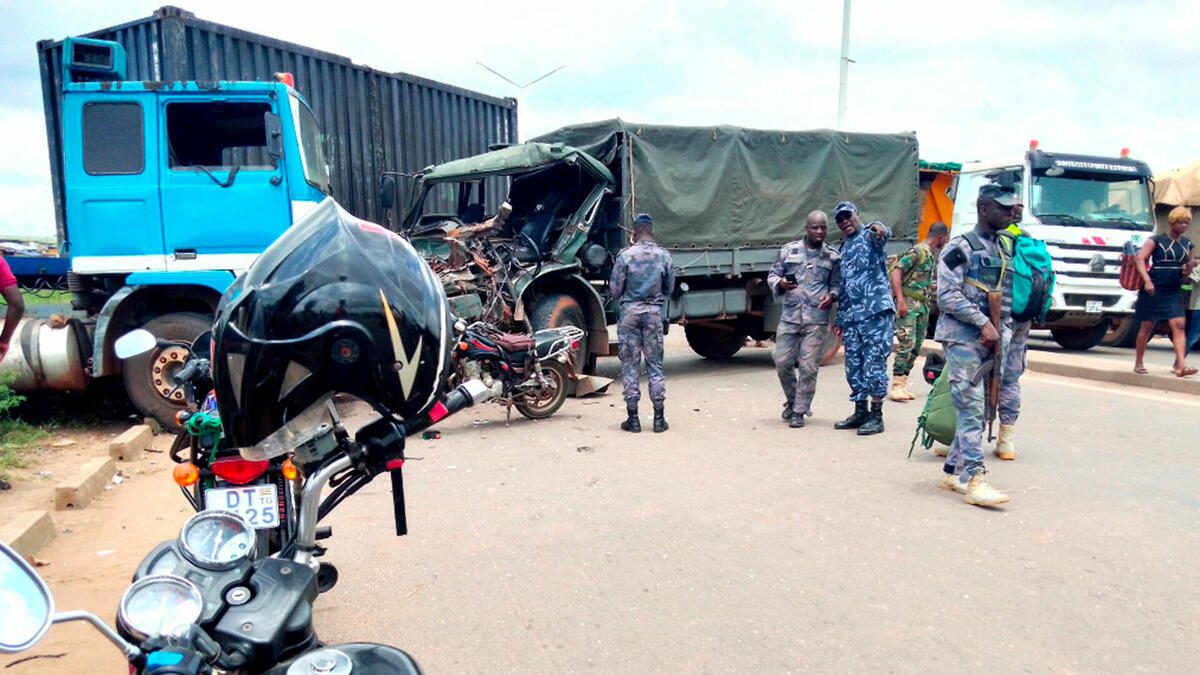 Accident : Collision entre un véhicule militaire et un camion à Lomé