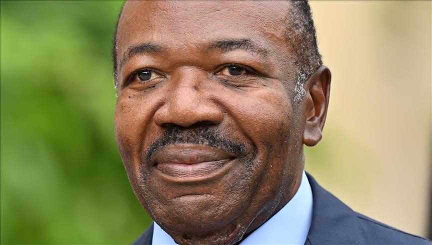 Libreville, 07 septembre 2023 (Lomé Actu) - Dans une déclaration diffusée mercredi soir à la télévision nationale, le président de la transition, le Général Oligui, a annoncé qu'Ali Bongo Ondimba, l'ancien président déchu du Gabon, avait recouvré sa liberté de déplacement et avait la possibilité de quitter le pays s'il le désirait.