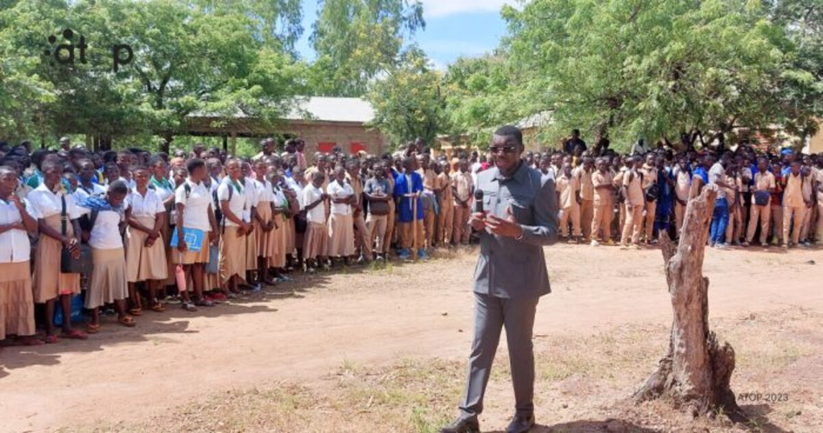 Rentrée scolaire : Yark Damehame débarque dans les établissements du Grand Oti