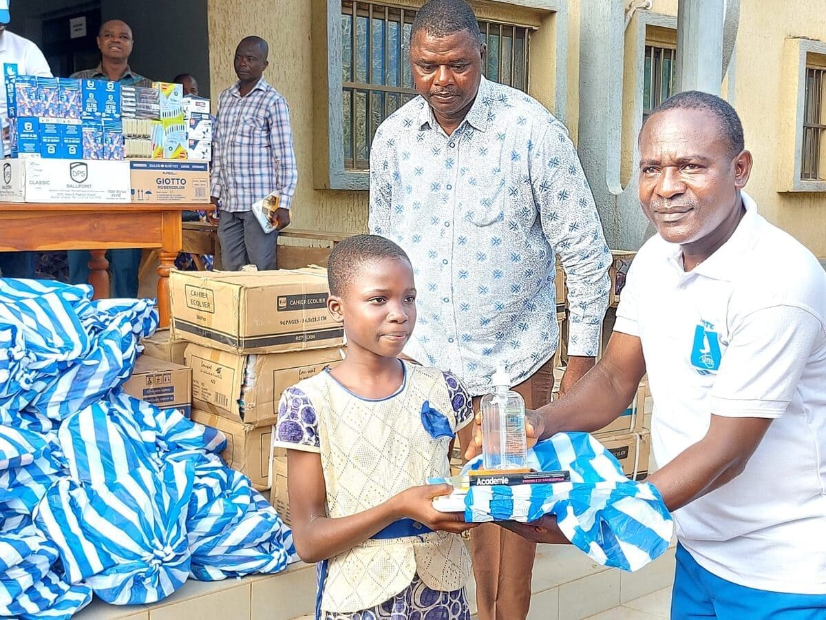 Togo : Le Président de la République fait don de Kits scolaires et de vivres aux communautés vulnérables de Yoto