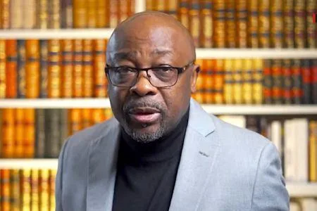 Alain Foka : 5 choses à savoir sur l'incontournable voix du journalisme africain