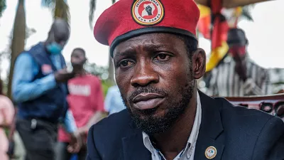 Ouganda : Le principal opposant Bobi Wine arrêté violemment à l'aéroport