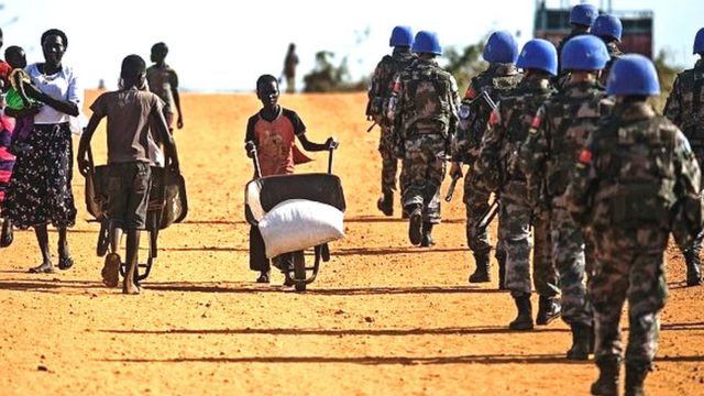 Casques bleus arretés