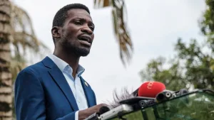 Kampala, 07 octobre 2023 (Lomé Actu) - L'opposant ougandais Bobi Wine dénonce une répression illégale visant ses partisans et affirme que plus de 300 personnes ont été arrêtées depuis lundi.