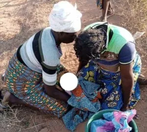 Togo : Une femme accouche par terre à Fobenga (Photos)