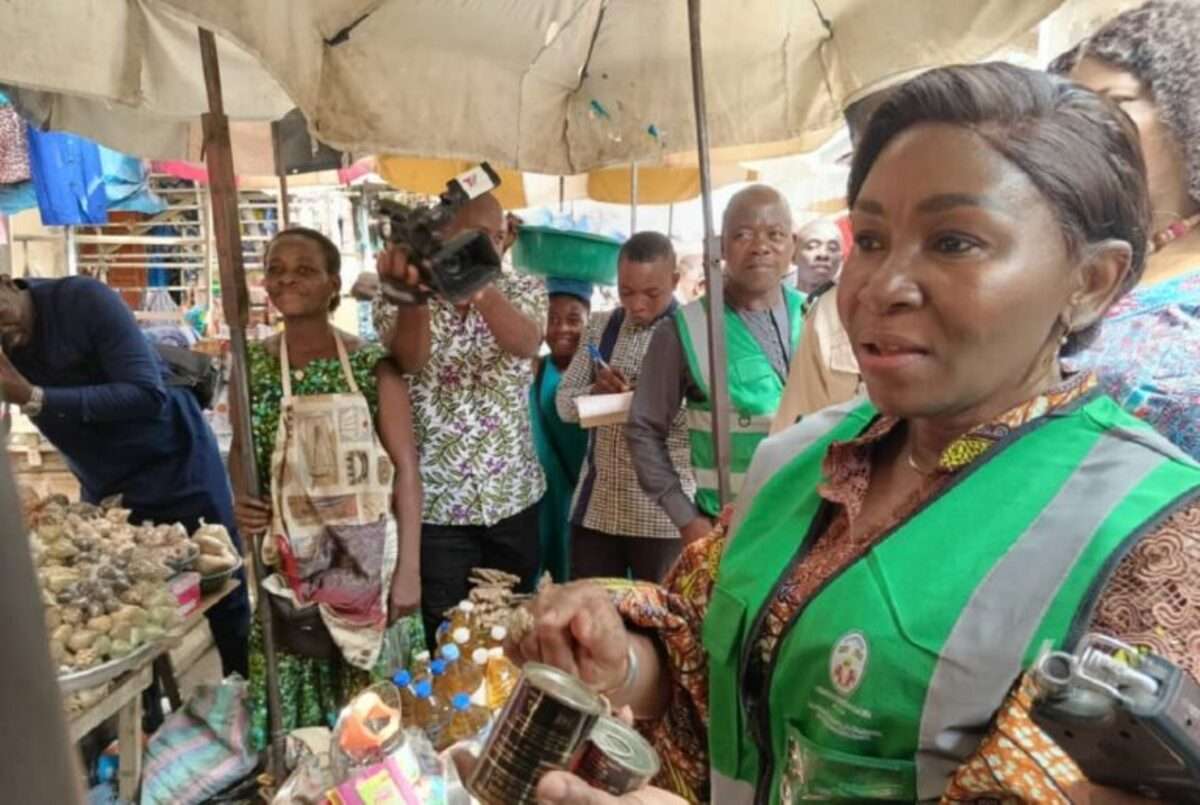 Togo : La ministre Kayi Mivedor-Sambiani visite des marchés de Lomé