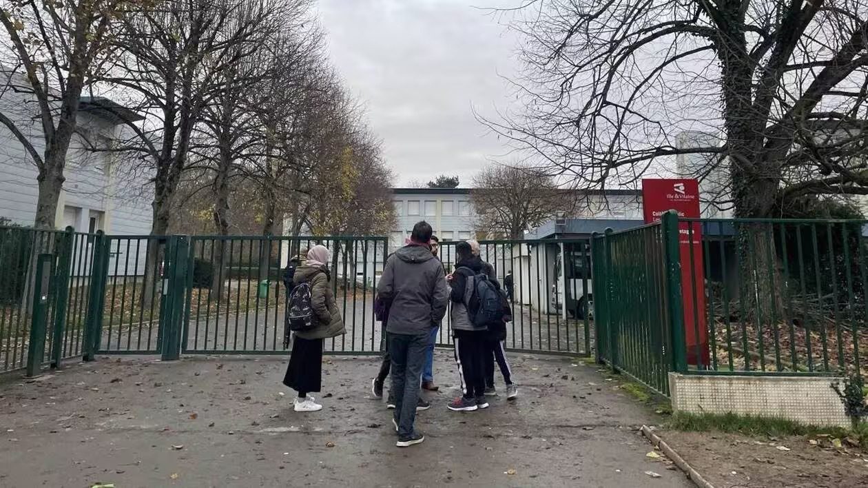 France : Une élève de 12 ans poursuit sa professeure avec un couteau