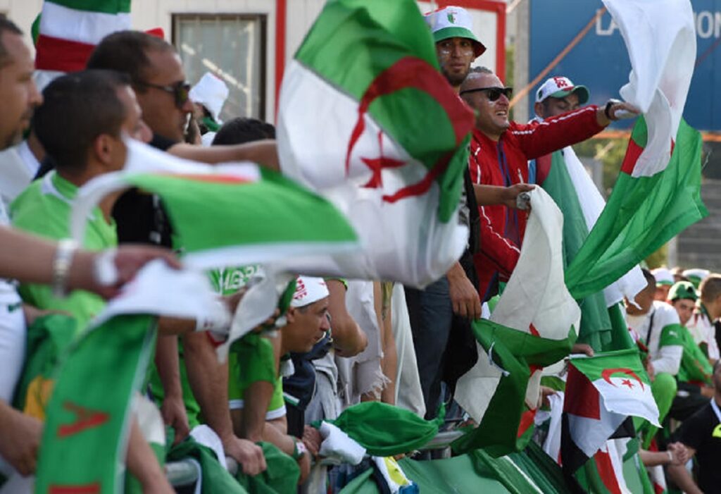 CAN 2024 : Les supporters algériens pose un geste inoubliable en Côte d'Ivoire (Photos)