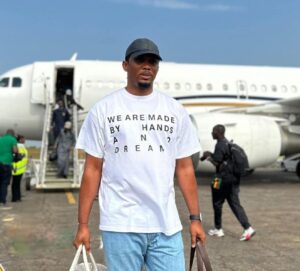 CAN 2024 : Ce geste de Samuel Eto'o à son arrivée en Côte d'Ivoire séduit les fans