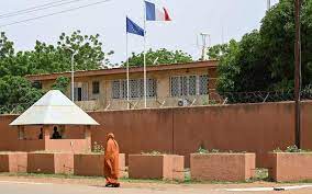 L'ambassade de France à Niamey restera fermée en raison de "graves entraves"