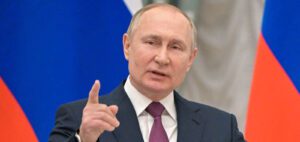 "On va tuer tous les soldats français", un proche de Vladimir Poutine à Macron