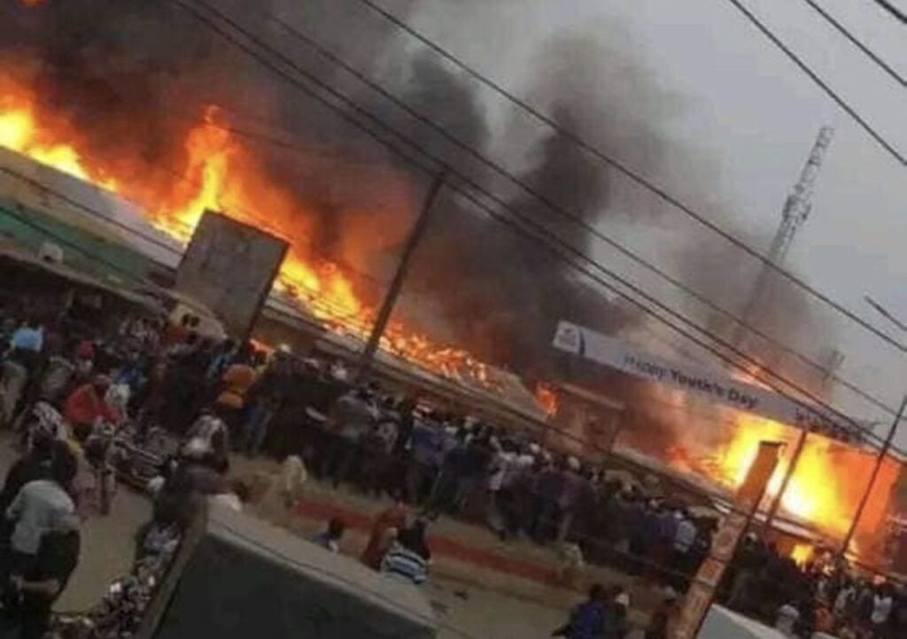 53240084 4F96 49F3 977D C60A68F0C899