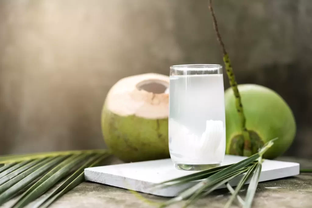 Santé : 3 bienfaits de la consommation de l'eau de coco
