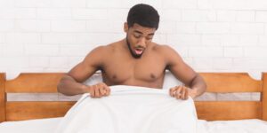 Santé : Pourquoi les hommes se réveillent avec une érection matinale?