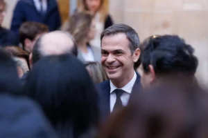 France : Un ancien ministre se reconvertit dans la médecine esthétique