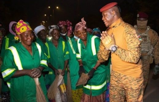 Fête du 8 Mars : Ibrahim Traoré fait les yeux doux aux femmes