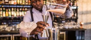 Un restaurant à Cinkassé recrute : chef cuisinier, 4 serveuses, pointeurs (caissiers)