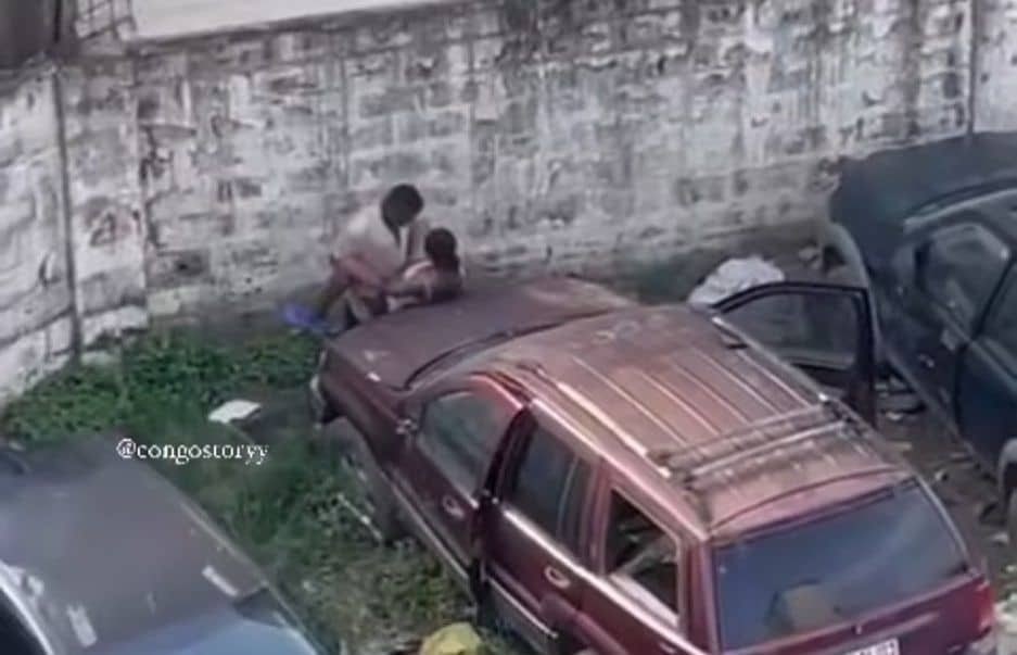 police arrête couple parking