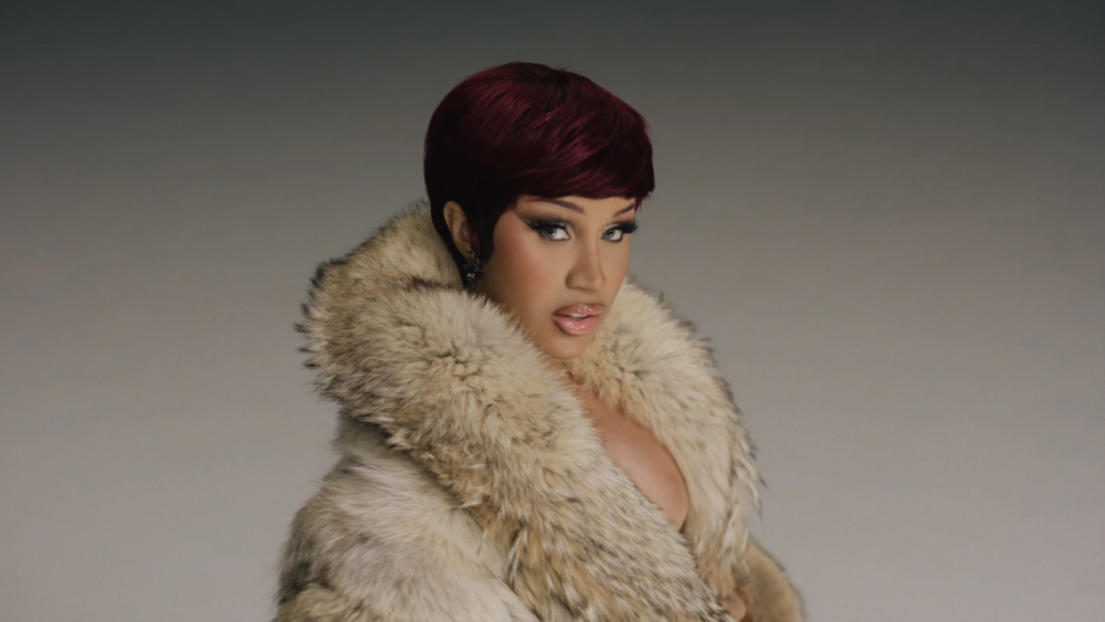 Vidéo : Cardi B choque avec son nouveau clip audacieux !