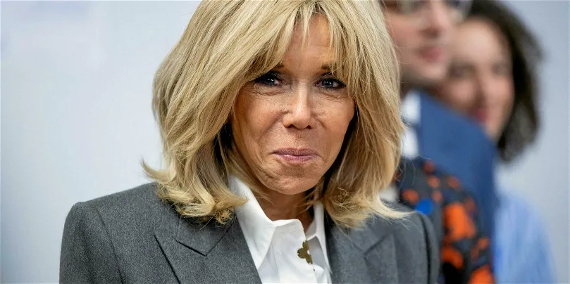 Brigitte Macron : En vacances, la première dame crée un tollé avec une photo en maillot de bain