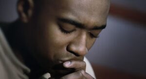 raisons homme souffre silence