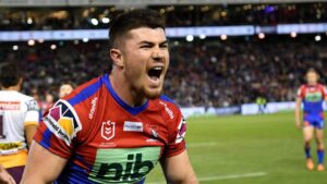 Rugby : Un joueur essaie d'embrasser la femme de son coéquipier en plein direct (photo)