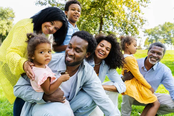 Belle-Famille : 5 erreurs à éviter pendant la première rencontre