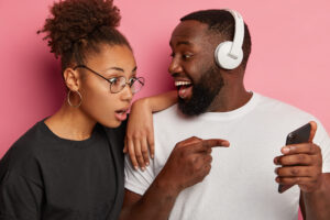 Togo : Comment comprendre le phénomène de nudes chez les jeunes ?