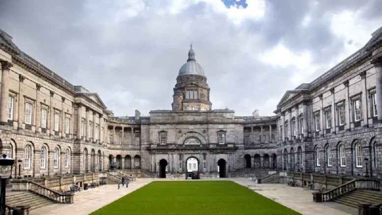 Découvrez les FAMEUSES bourses d’études à distance de l’Université d’Édimbourg en 2024