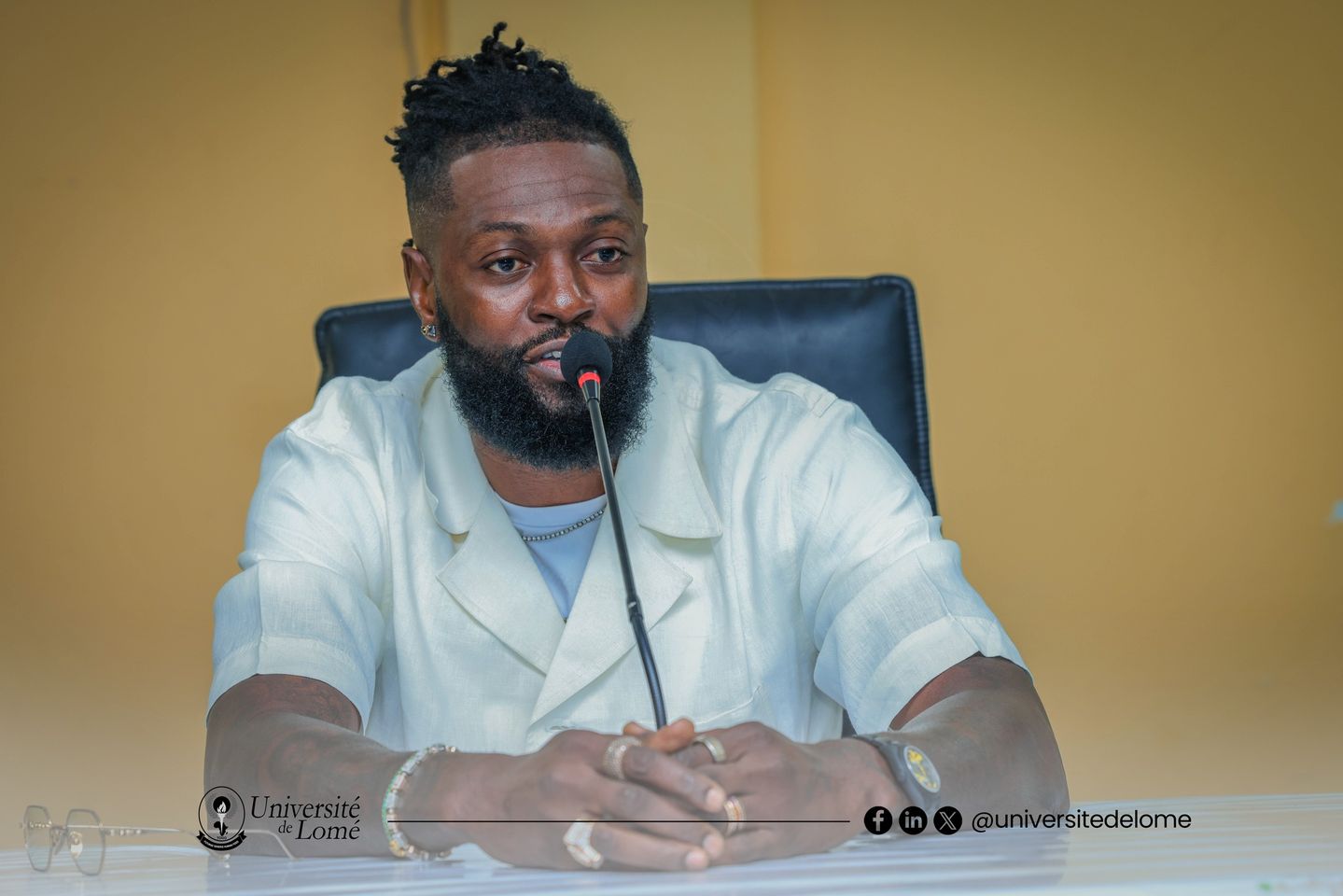 Université de Lomé : Emmanuel Adebayor partage son riche vécu avec les étudiants de l'INJS