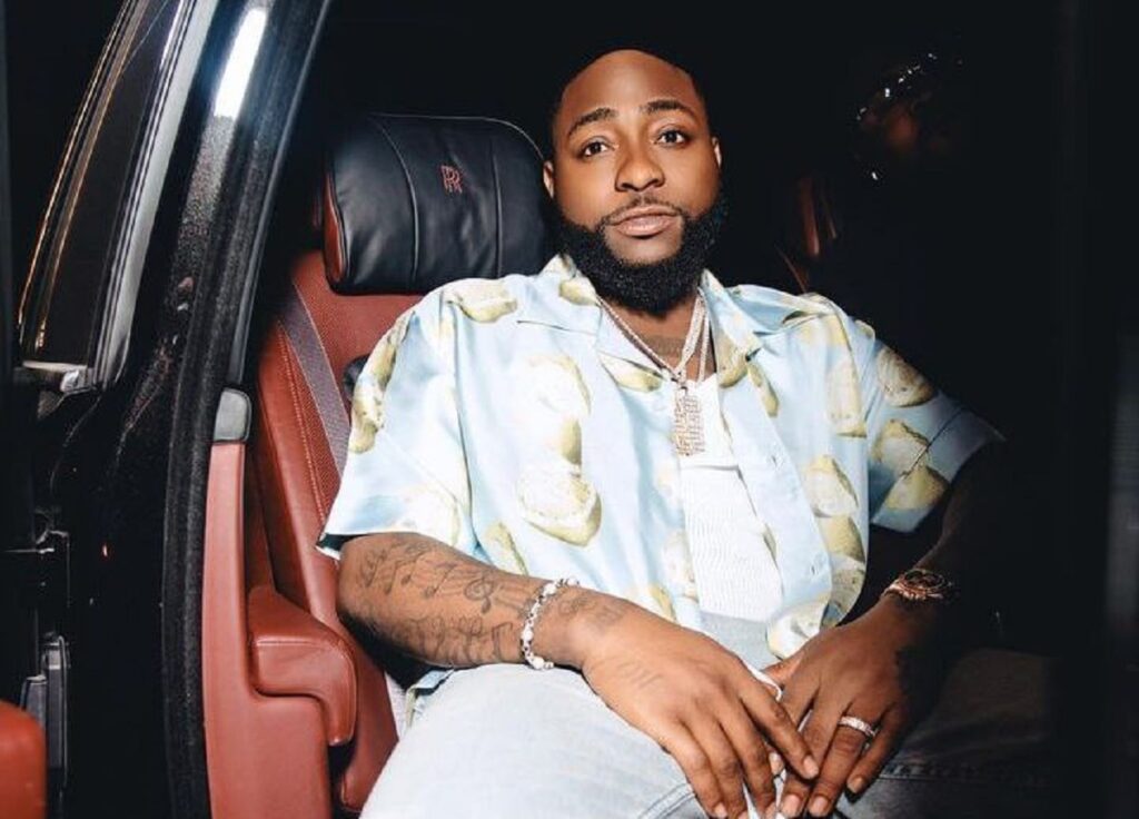 Davido licencie ami