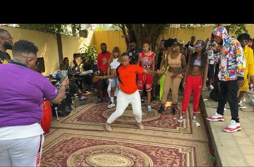 Fabregas deshabille danseuse min