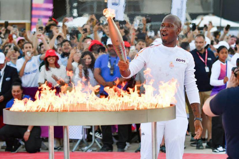 Relais de la flamme olympique : Didier Drogba prend un bain de foule à Marseille (VIDEO)