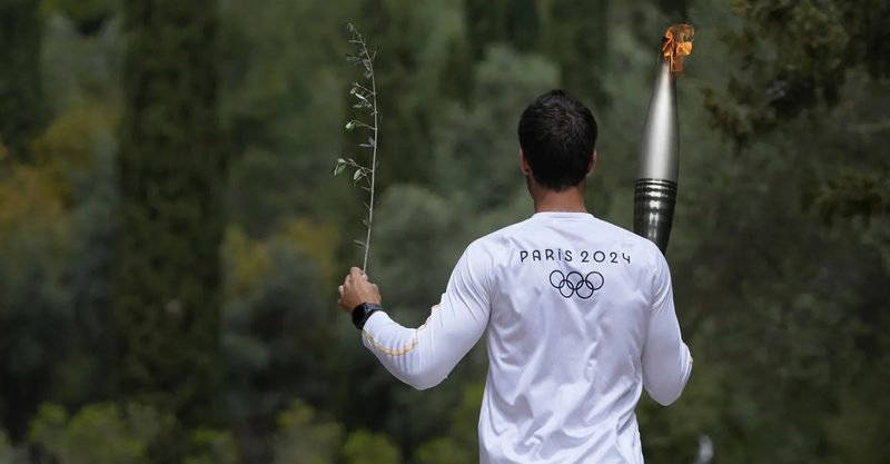 Relais de la flamme olympique de Paris 2024 : La police déjoue des tentatives de perturbation